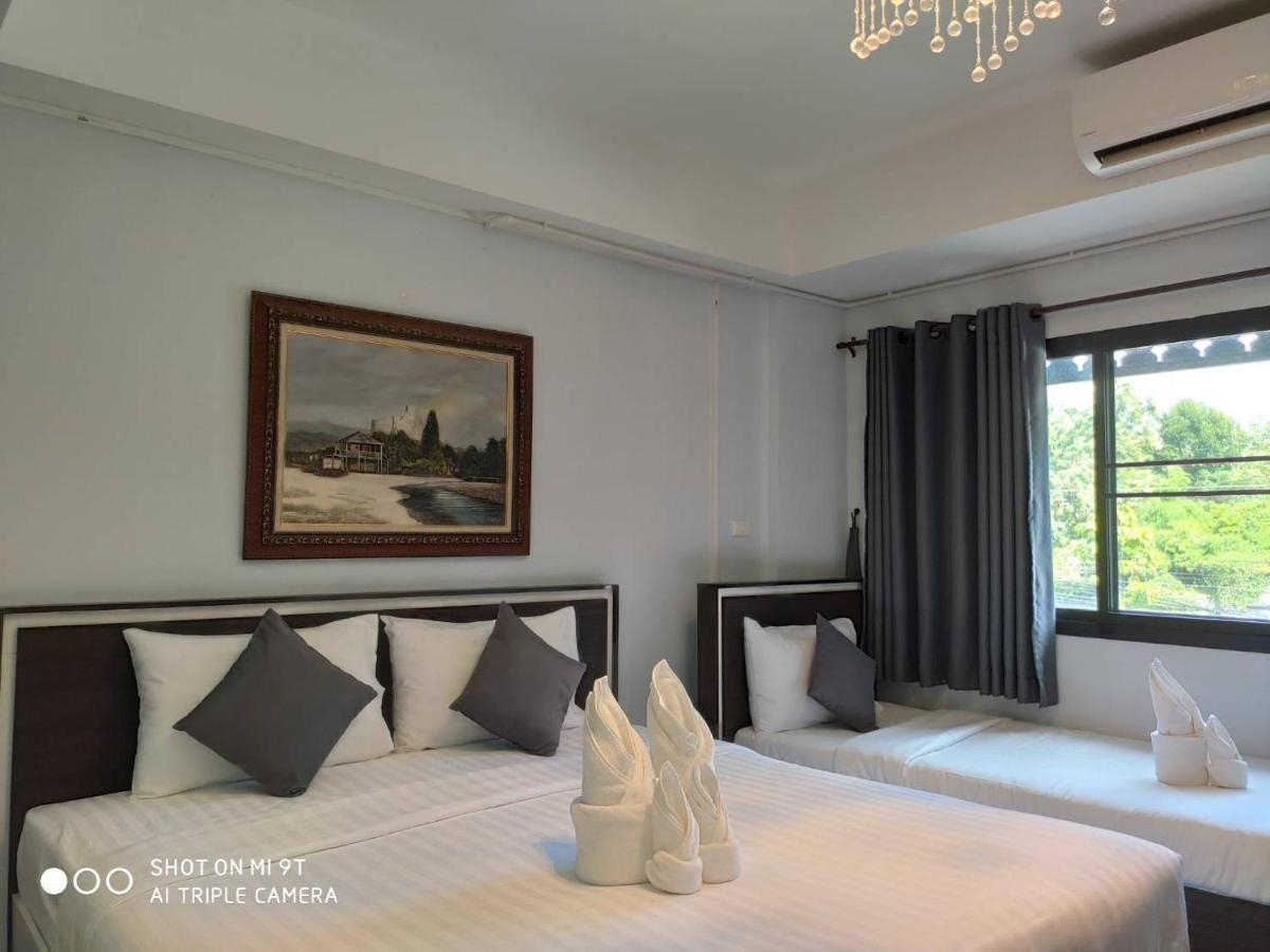 Bann Tawan Hostel&Spa Chiang Rai Bagian luar foto